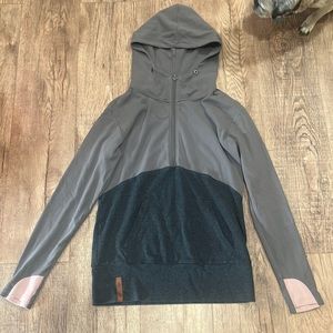 AMPERSAND AVE. | grey color block half zip hoodie